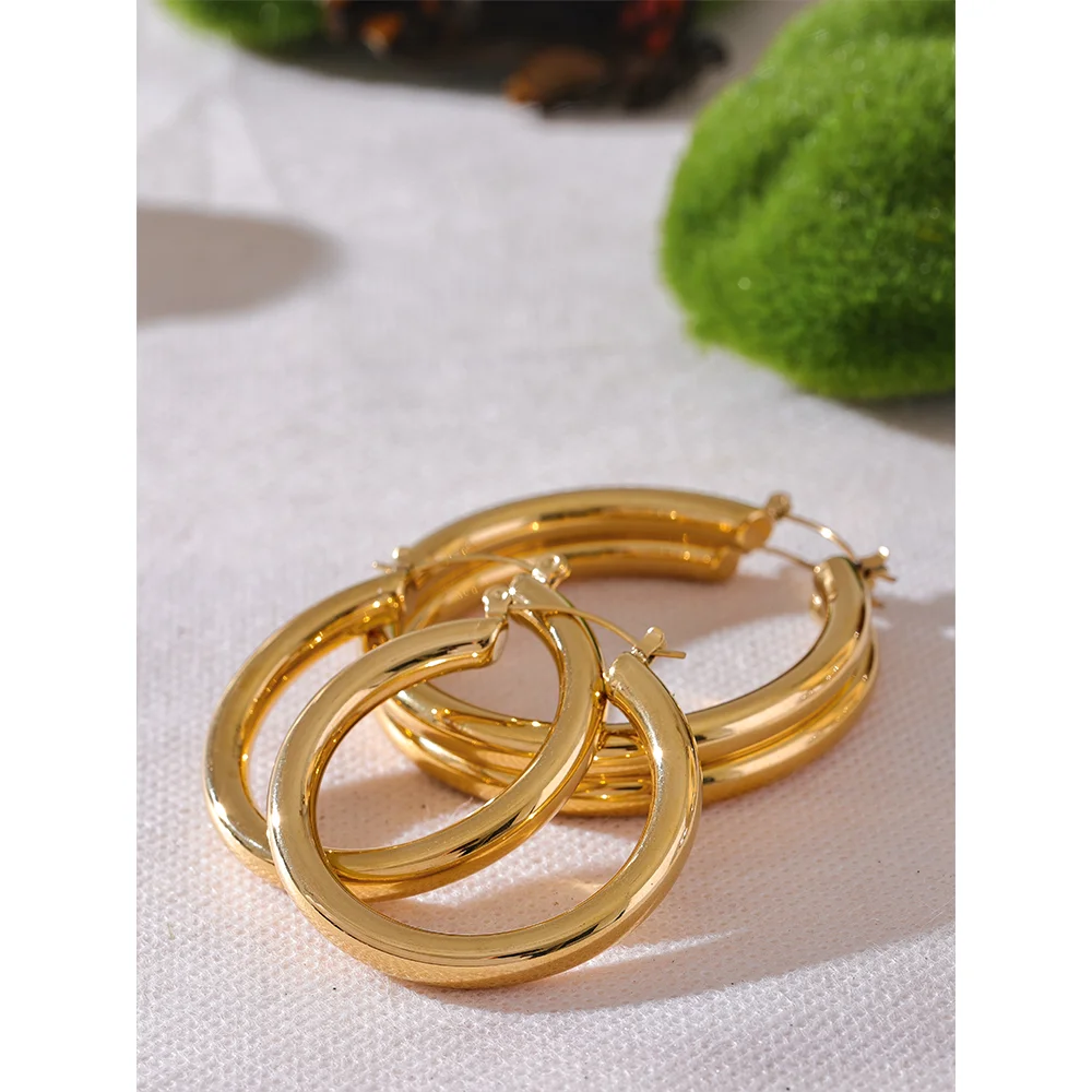 Round Hollow Hoop Earrings