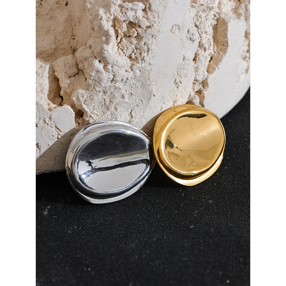 Round Minimalist Brooches